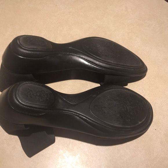 Sandals - Picture 4 of 4